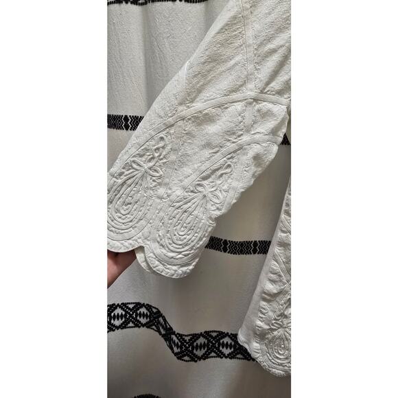 Soft Surroundings beautiful embroidered white V-neck button down shirt large - Picture 5 of 14